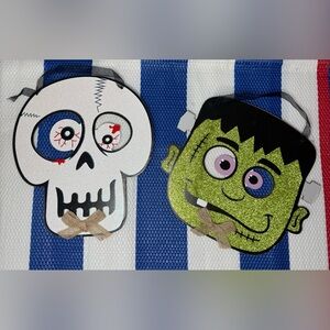 ✨🎉 NWT-Two Piece Wood Glitter Skeleton Skull and Frankenstein Small Wall Plaque